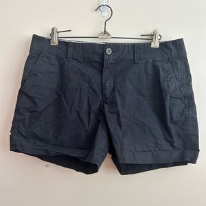 Old Navy Women’s Black Mid Rise Chino Shorts 10